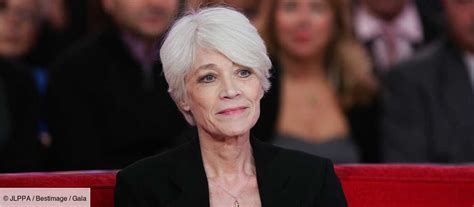 Cette nuit, un quotidien régional a lâché sur son site internet que la chanteuse de 77 ans était décédée. Françoise Hardy et ses problèmes de santé : où en est-elle ...