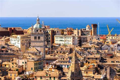 On the gulf of genoa in the ligurian sea, genoa has historically been one of the most important ports on the mediterranean: Voetbalreizen & Tickets Genoa CFC | Voetbalreizen.com