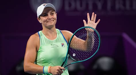 Pera, who has done so little wrong until the last five minutes, miscues her forehand again, which is all the number one seed. Doha. Barty ultrapassa Muguruza e marca encontro com ...