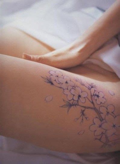 Disegni fiori di pesco tattoo. TatuaggioCa: Fiori Di Pesco Tattoo Bianco E Nero