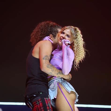 Vitão e luísa sonza se beijam apaixonados — foto: Luísa Sonza faz show em drive-in de São Paulo com ...