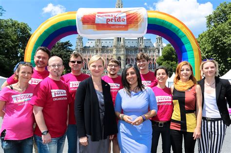 Die junge volkspartei (jvp) wien darf nicht an der regenbogenparade teilnehmen. Vienna Pride 2014: Demonstrieren, informieren und feiern ...