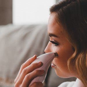 Die microdermabrasion führt in mehrfacher hinsicht zu einer verbesserung des hautbildes. Kann man Hautporen dauerhaft verkleinern? - Gesichtspflege ...