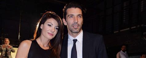 E con nessun vincolo o garanzie di presenze, un particolare che non nessuno avrebbe accettato, né il club né lui. Gigi Buffon e Ilaria D'Amico: è nato il figlio Leopoldo ...