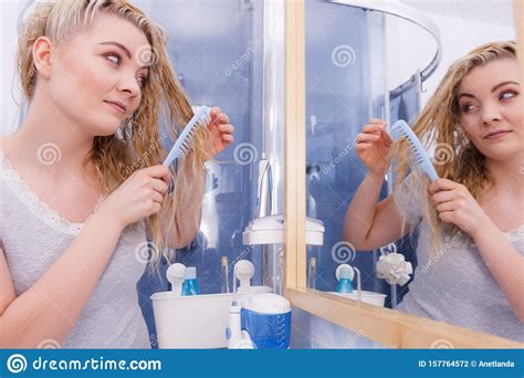 Meet your best products for wavy hair, including lightweight conditioners and combing cremes. Woman Combing Her Long Hair In Bathroom Stock Photo ...