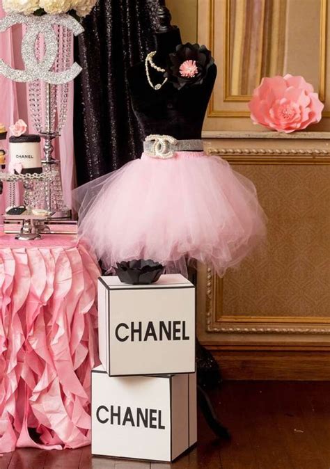 Www.birthdaypartyideas4u.com for free printable games, decorations : Chanel Birthday Party Ideas | Photo 73 of 112 | Chanel ...