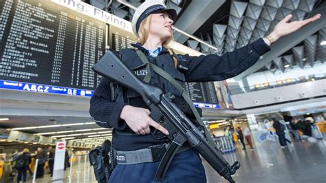 Für flüge innerhalb der nächsten 5 tage liefert die suche nach flugnummer oder flughafen informationen zu kurzfristigen änderungen wie z. Anschlag Belgien: Nach Attacke auf Flughafen Brüssel ...