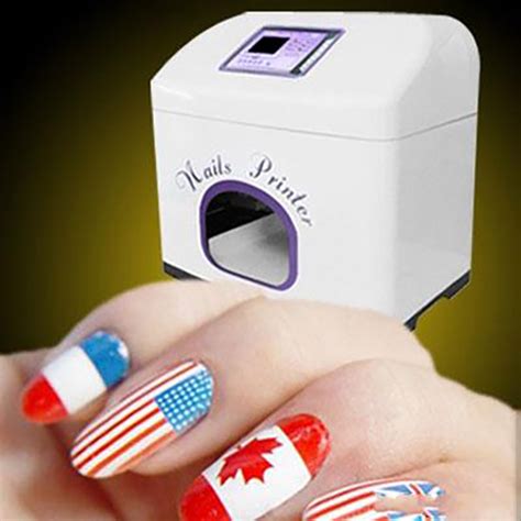 A nail art printer, if you haven't seen the viral videos going around yet, prints images directly onto your nails for stunning nail art literally at the push of a button. Tecnologia: Impressora para unhas - Sabrina Dalmolin