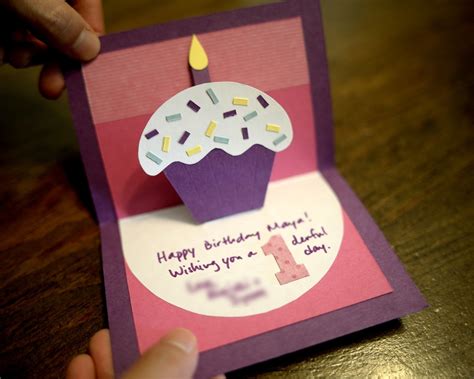 #atcraftheart things you will need: paper and plates: Cupcake Pop-Up Card