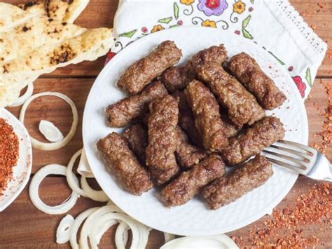 Боснийские говяжьи колбаски чевапи - традиционный рецепт как ...
