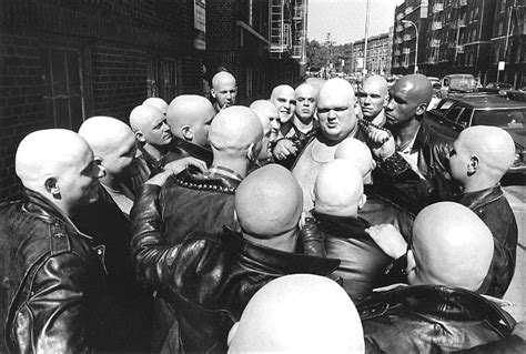 Besonders hart sind die machtkämpfe zwischen den baldies und den wanderers, einer gruppe italienischer einwanderersöhne, die vom charismatischen richie angeführt wird. The Wanderers - Philip Kauffman - 1979