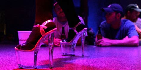 Mixed reality strip club part 3 : Va. man sues Bluefield strip club after he was stabbed ...