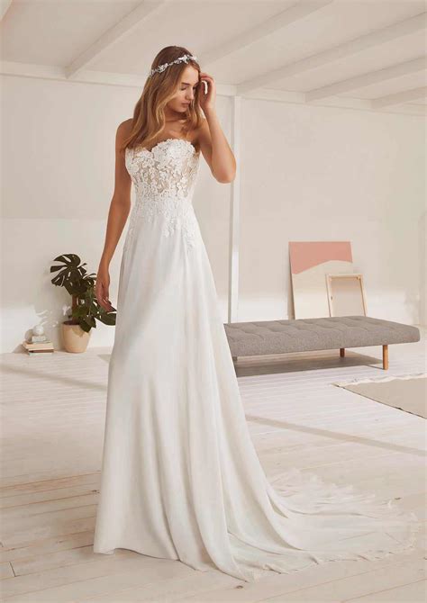 Abiti & spose bellezza eleganza fascino senza tempo un viaggio nelle magiche atmosfere di sposiidea bridal custom model unicità sposa essenza sposa sensuale, romantica, eterea sposiidea for your. Abiti da Sposa Scivolati: scopri i nostri abiti da sposa