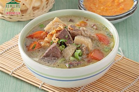 Kali ini kami akan membeberkan resepnya yang bisa dengan mudah untuk anda praktekkan dirumah. Resep #KemilauKulinerIndonesia: Resep Soto Betawi ...