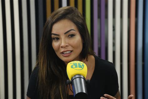 Comparar o programa jovem guarda ao domingão do faustão foi outra idéia infeliz. Carol Nakamura: "o Faustão não é difícil, o ao vivo é ...