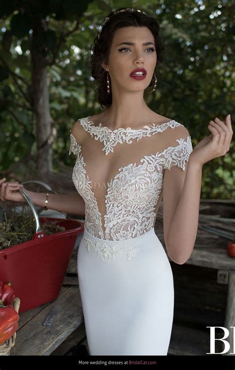 Im bernina blog erscheinen regelmässig tutorials, aus denen ihr stickmuster kostenlos downloaden könnt. Berta Bridal - 04 - 2015 | Kleid hochzeit, Brautbedarf ...