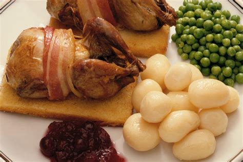 Cocinar codornices al horno es mucho más sencillo de lo que parece y el resultado es un plato excepcional. Cómo cocinar codorniz al horno. La pequeña codorniz ...