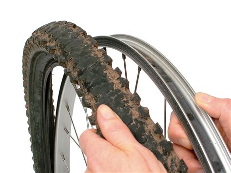 How do you remove motorcycle rear tire from the rim? How to replace a bike tyre | Haynes Publishing