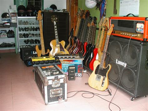 The guitar is a great instrument that allows people to express themselves. Jual Alat Musik Bekas : Jual Gitar Elektrik Murah Berkualitas
