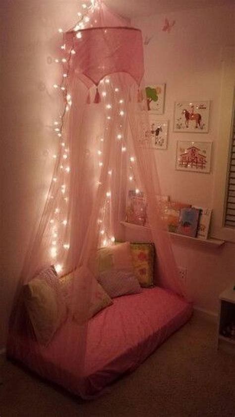 She received her bfa in interior start crafting the canopy nook by taking apart the embroidery hoop. Easy DIY Canopy Reading Nook | Dormitorios, Decoración ...