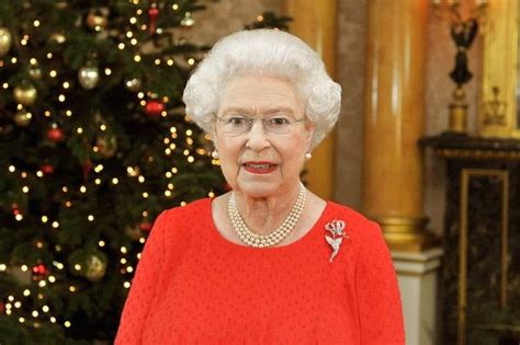 I hold it down like a snapchat. Info New: HRH in 3D: Queen's Speech through the years from ...