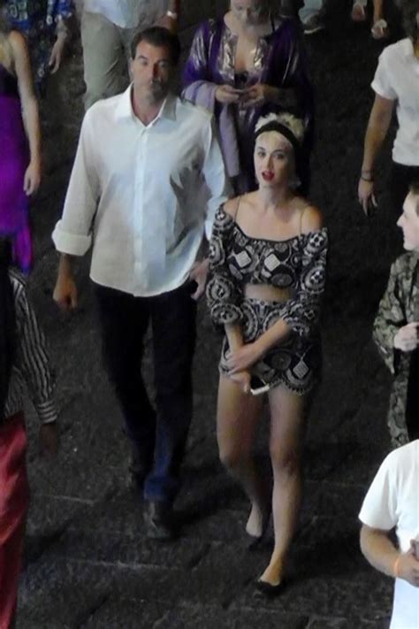 1 at box office despite very mixed. Paparazzi : KATY PERRY à Grotta Azzurra à Capri 07/09/2017 ...