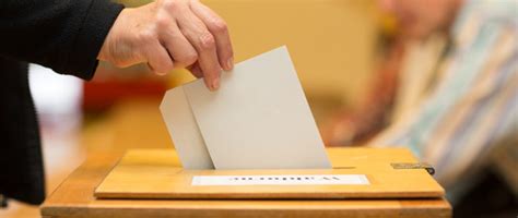 Für jeden der 52 wahlkreise zeigen wir ihnen, wie die verschiedenen parteien, kandidatinnen und kandidaten abgeschnitten haben, was sich. Bilder und Videos suchen: wahlzettel