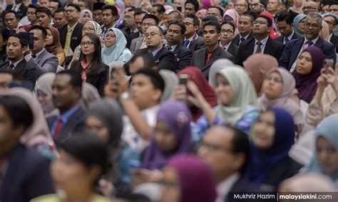 Malaysia has too many gomen servants? YOURSAY | Cuepacs, not all civil servants are frontliners