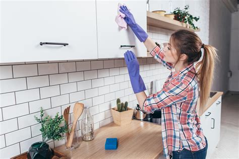 Refacing kitchen cabinet doors is really just a matter of switching out the doors after covering all the exposed parts of the frame with veneer that matches the new finish. How Do I Clean Refaced Kitchen Cabinets? | Desirable ...