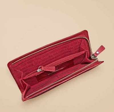 Check out our hot wallet selection for the very best in unique or custom, handmade pieces from our wallets shops. My loss is your gain!: Fossil Maddox Zip Clutch Leather ...