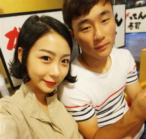 핫핑크 파스텔 색 vinyls 핑크 배경화면 아이폰 벽지 아이디어 핑크 미학 복고 사진. 기분도 꿀꿀하신데 김하성 누나 사진 보세요 . Jpg : MLBPARK