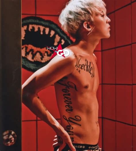 Elke dag vind je een unieke deal van een leuk bedrijf in jouw stad met meer dan 50% korting! 14 Sexy Tattooed Korean Male Idols | Tattoodo