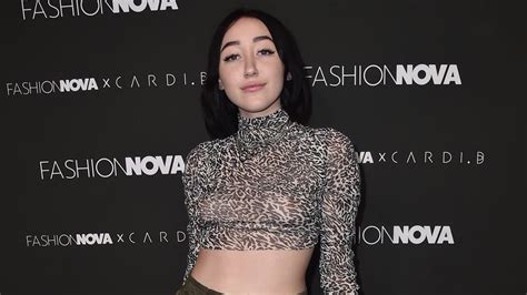 Viimeisimmät twiitit käyttäjältä noah cyrus (@noahcyrus): Noah Cyrus lässt sich für ihre Eltern neue Tattoos stechen ...