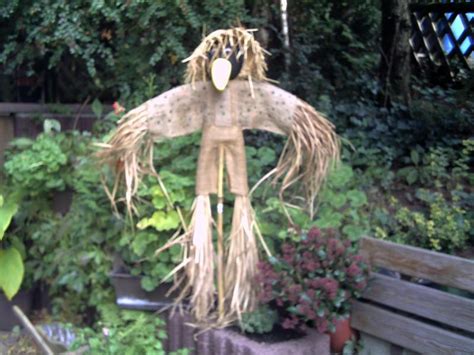 Eine vogelscheuche kann nicht nur vögel vertreiben, im herbst ist sie auch eine schöne dekoration für ihren garten. Vogelscheuche - Seite 2 - Garten: Gartenforum.de