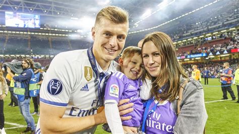 Toni kroos', 28, frau jessica fand jetzt im netz aufbauende worte. "DIE BESTE geheiratet": Toni Kroos feiert 2. Hochzeitstag ...