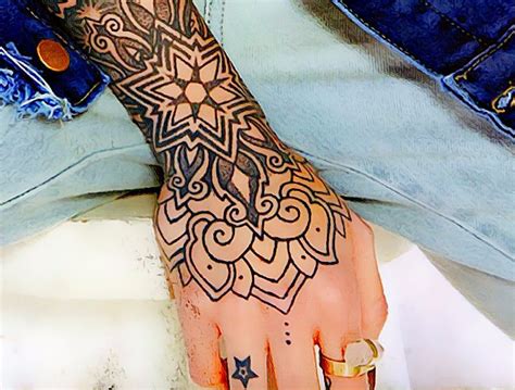 Candelaria tinelli tiene tatuajes en casi todo el cuerpo. Candelaria Tinelli´s right hand tatoo. | Candelaria ...