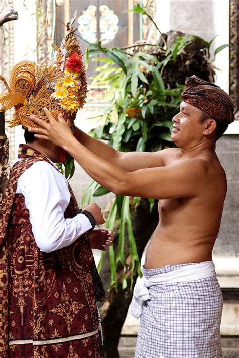 Cara bersalin orang asli : FOTO: Cara Orang Bali Asli Menghargai Alam | Good News ...