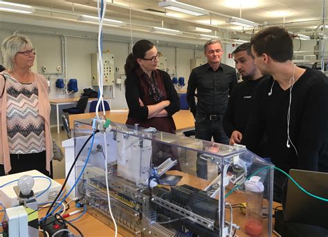 Kvinnan fördes till sjukhus med ambulans, men avled på lördagskvällen. Klartecken för åtta av tio utbildningar på yrkeshögskolan ...
