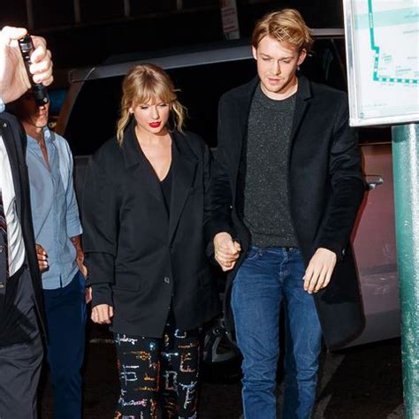 Love taylor swift so i decided to write about her this week! フレッシュ Taylor Swift Joe Alwyn Age - ナイキ かっこいい 壁紙