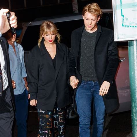Joe alwyn, taylor swift's boyfriend, gets a shout out on her new album, folklore. フレッシュ Taylor Swift Joe Alwyn Age - ナイキ かっこいい 壁紙
