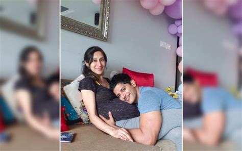 I ended up sleeping with him and told one of my my boss hasn't asked me anything yet. Bigg Boss 12's Karanvir Bohra Caresses His Pregnant Wife Teejay's Baby Bump While Lying In Bed ...