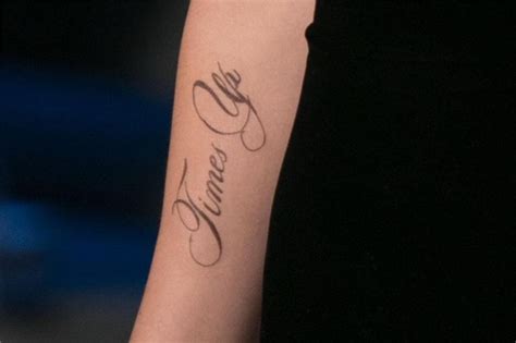 Want to discover art related to immobile? Emma Watson scherzt über Tattoo-Schreibfehler