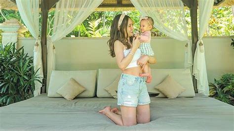 Shandy aulia kesal putrinya, claire herbowo dibilang kurus dan kurang gizi oleh salah seorang warganet. Hati Shandy Aulia Meleleh Dengar Anak Pertama Kali Panggil ...