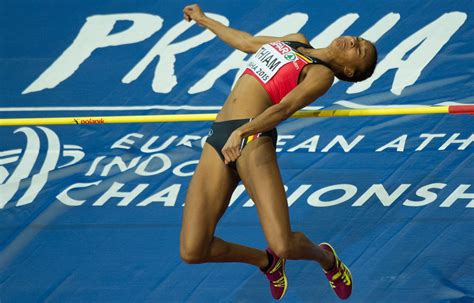 Ze liep bij een valpartij op het bk. Nafi Thiam takes European indoor silver in Prague | Nafi Thiam