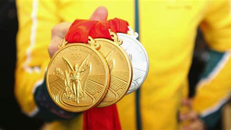 No dia 14 de junho de 2016 as medalhas foram apresentadas ao público pela primeira vez, numa cerimônia realizada na arena do futuro. Medalhas Olímpicas - Pequim 2008 - Surto Olímpico