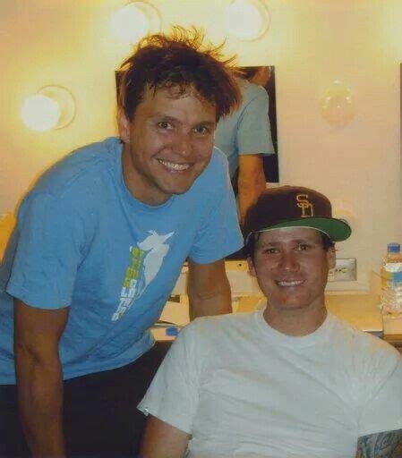 Mark is my brother and i love and support him. Cute picture of Mark Hoppus and Tom DeLonge | Blink 182 ...