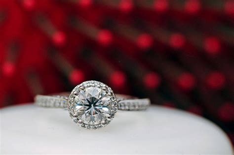 According to tradition, an engagement ring was placed on the left ring finger of a prospective bride as a symbol of simple engagement rings are a great option for couples looking for an affordable male ring. The top 10 diamond engagement rings in Toronto