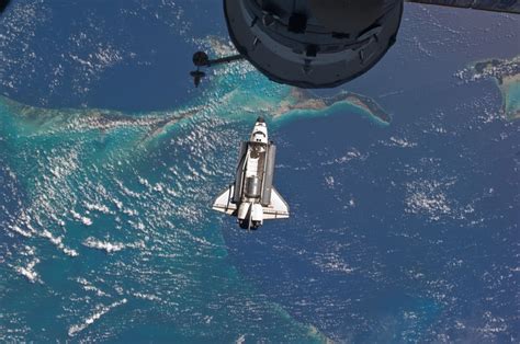 Apollo 11 merupakan bagian dari rangkaian misi dari proyek apollo yang bertujuan untuk mewujudkan pendaratan manusia di bulan. Deretan Pesawat Antariksa yang Bawa Astronaut ke Luar Angkasa