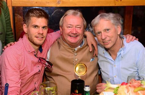 Join the discussion or compare with others! VfB-Profi Daniel Ginczek brachte seine Frau Wiebke mit auf ...