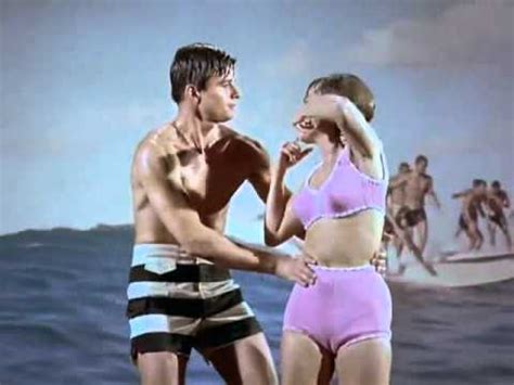 For the hundredth time this is this is a camel toe and not a camel toe stop it's only a camel toe embarrassing girls and saying when the leggingsyogas they have one when they look like with gaps to wear leggingsyogas? Gidget Goes Camel Toe.avi - YouTube